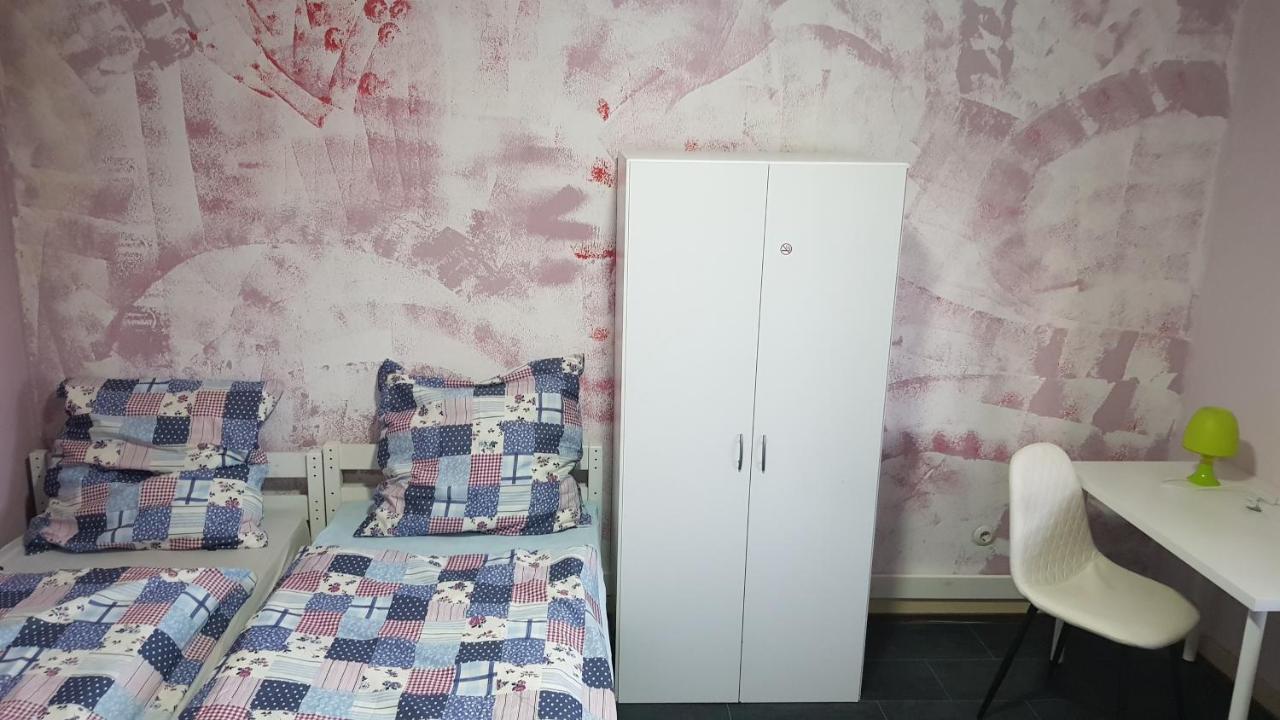 Handwerker Unterkunft Monteurzimmer Mit Gemeinschaftsbad In Brebach Saarbrücken Exterior foto